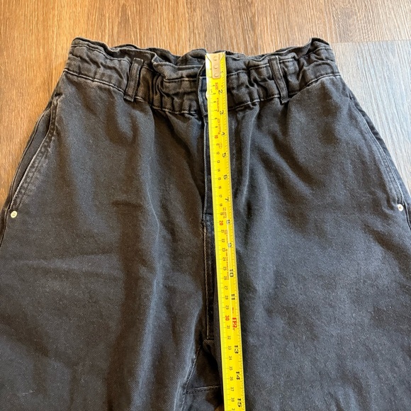 Zara High Waisted Paperbag Waist Black Jeans Size 6 EUC Denim Tapered Leg Edgy - Picture 7 of 8